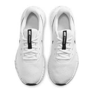 Nike Revolution 5